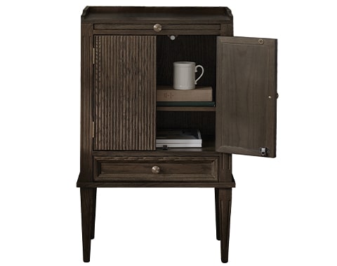 French Bedroom
Gustavian Dark Cabinet
£495 / €602 / $632
www.frenchbedroom.co.uk
